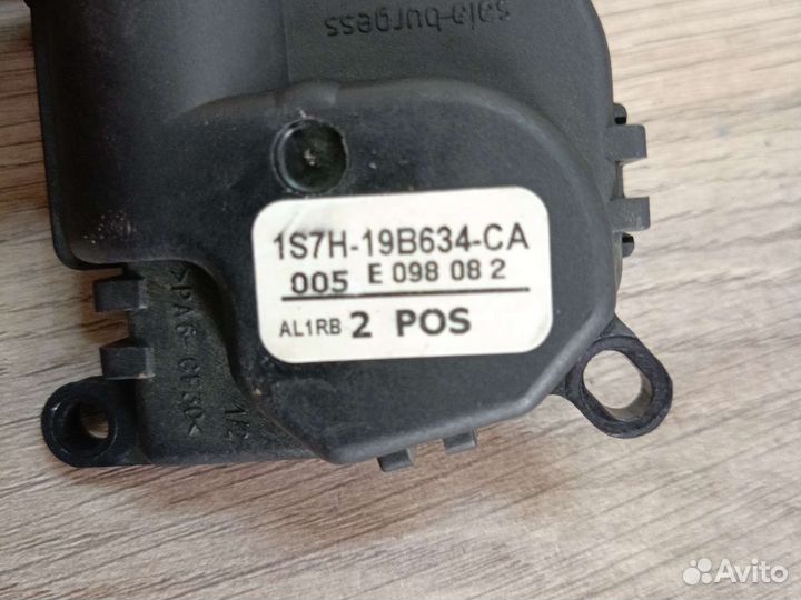 Моторчик заслонки отопителя ford fusion 1