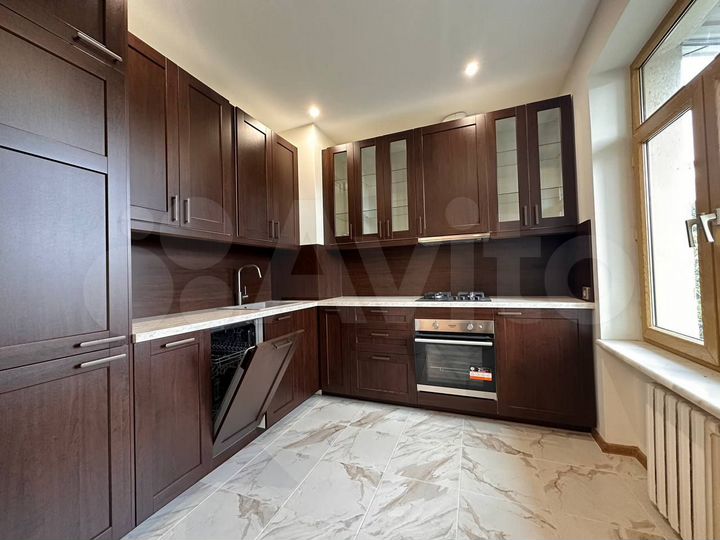 3-к. квартира, 130 м², 2/3 эт.