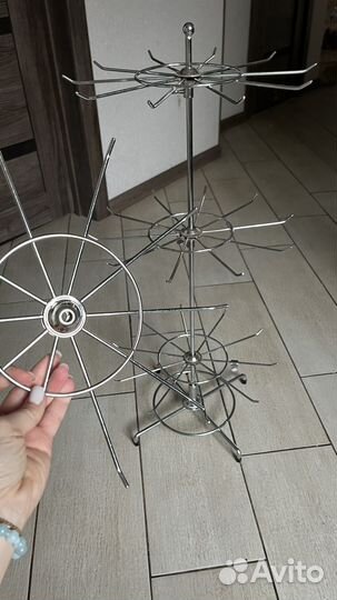 Крутящаяся металлическая стойка под бижутерию