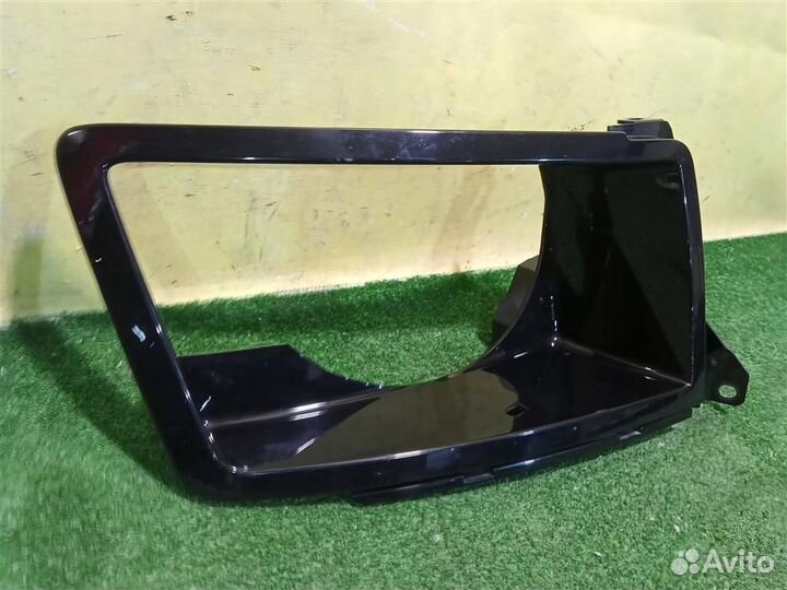 Накладка фары Land Rover Defender (110) 2019