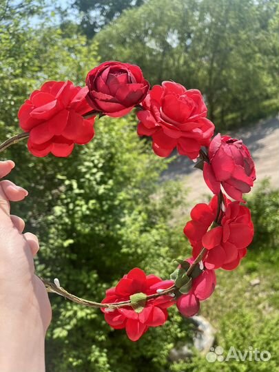 Веночек с розами и пионами