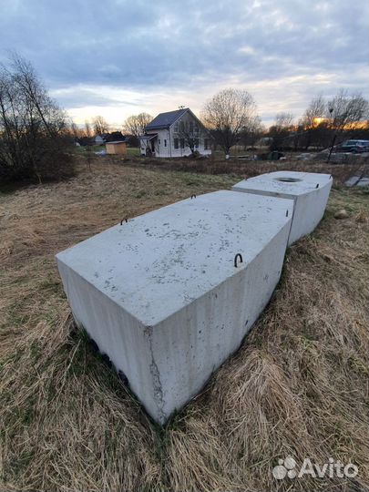 Кабельный колодец связи