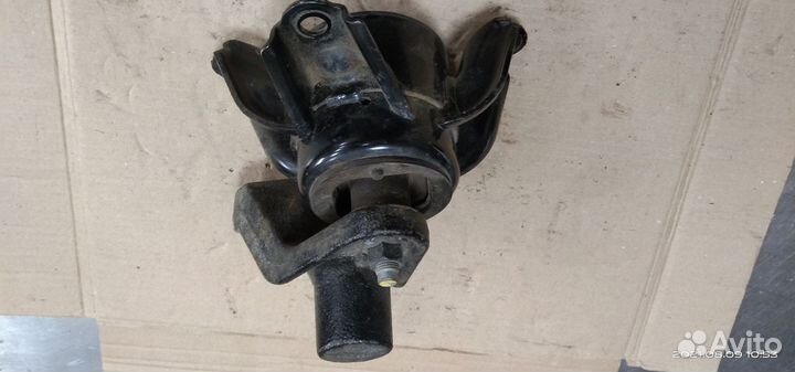 Опора двигателя Kia Rio 3 Hyundai Solaris 1
