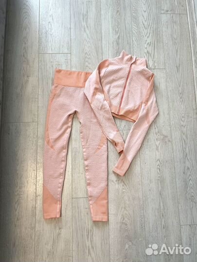 Женский спортивный костюм