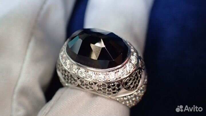 Золотое кольцо с сапфиром 9.90 карат Chopard