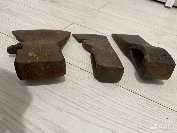 Топор старинный