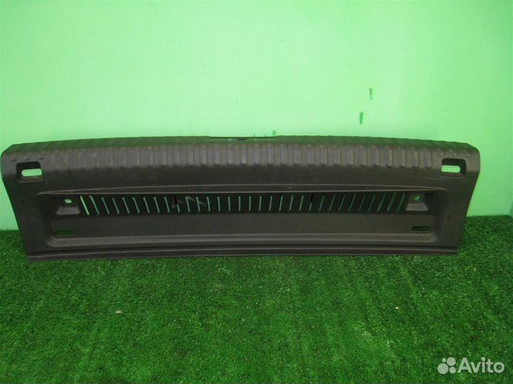 Обшивка задней панели volkswagen Tiguan (5N1) 2011