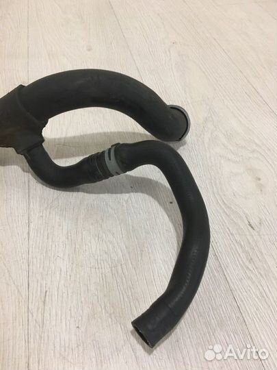 Патрубок системы охлаждения Mercedes Benz C230