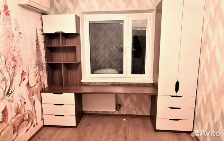 Рабочая зона в углу у окна