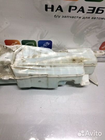 Бачок омывателя Toyota Land Cruiser 200