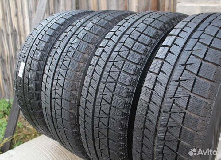 Bridgestone Blizzak Revo GZ 215/55 R17