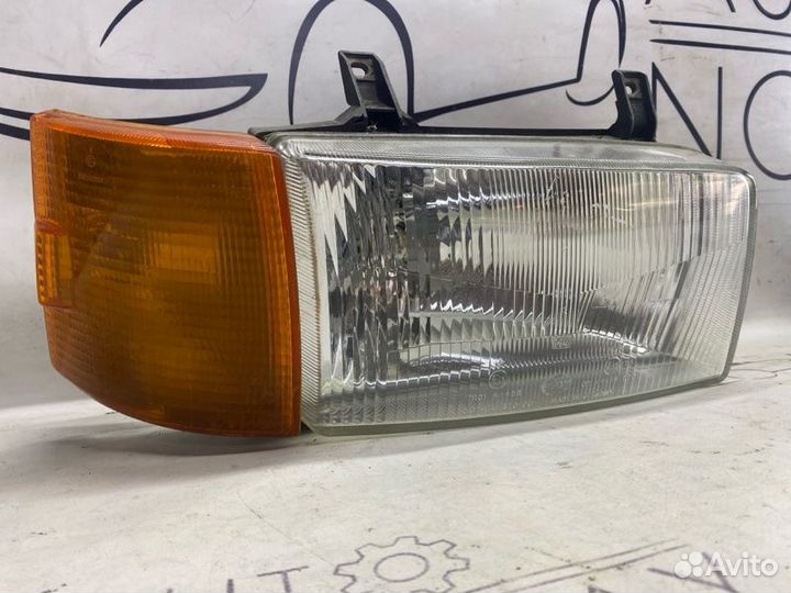 Фара правая Volkswagen Transporter T4 1995