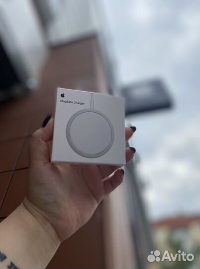 Беспроводная зарядка MagSafe