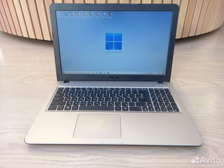 Ноутбук Asus /4 ядра/ 2.7 ггц