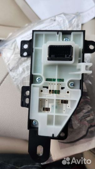 Блок управления стояночного тормоза Тойота Камри