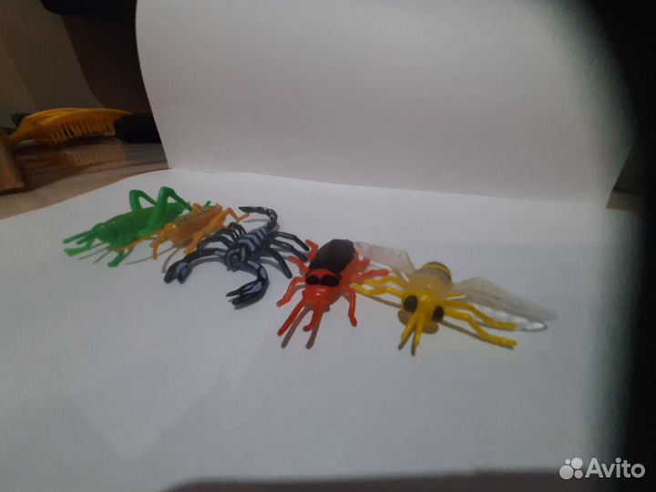 Пластиковые насекомые