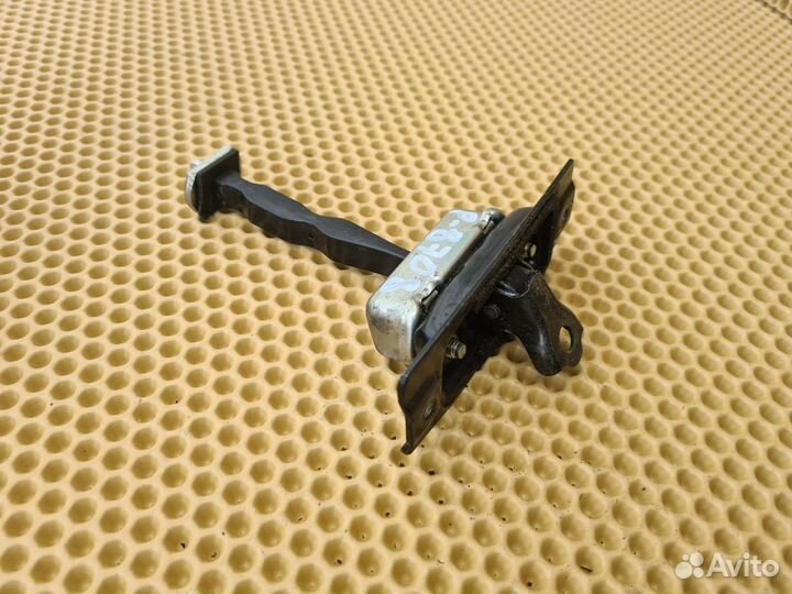 Ограничитель двери передний правый Infiniti M25