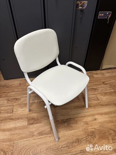 Стул белый медицинский