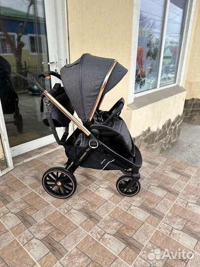 Коляска прогулочная Luxmom