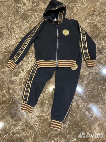 Спортивный костюм