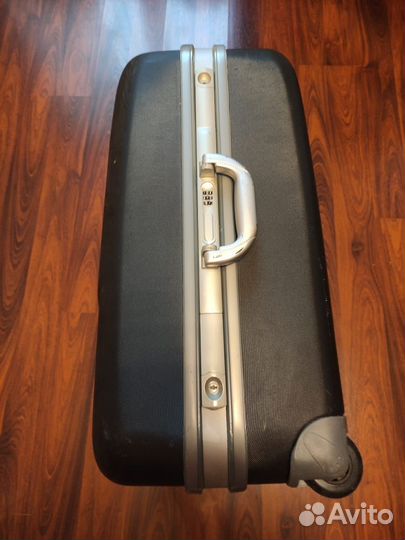 Чемодан на колесах бу Redmond