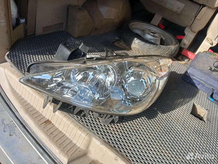 Фара левая peugeot 307