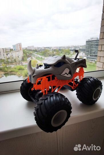 Машина Hot Wheels Monster Trucks Rhinomite