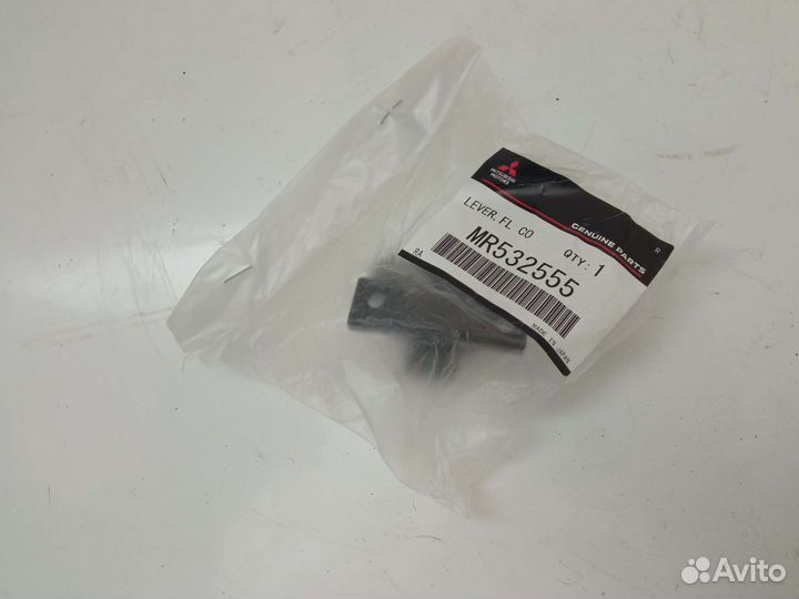 Защёлка подлокотника Паджеро 4