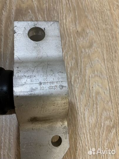 Продам Рычаг передний нижний правый Volkswagen Pas