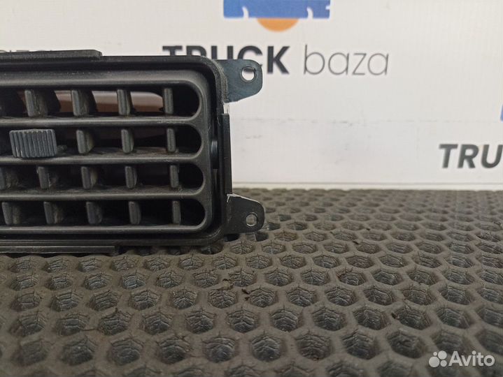 1308507 Дефлектор воздушный правый