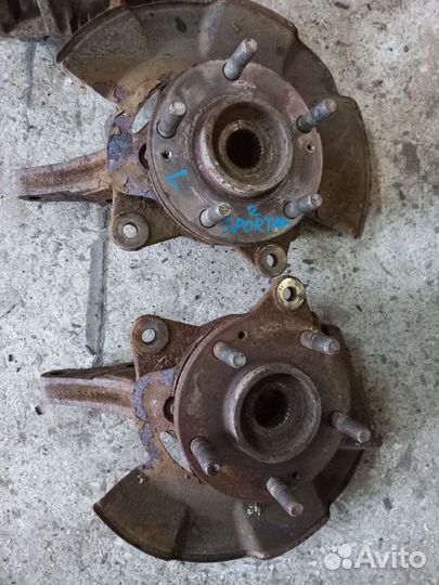 Поворотный кулак правый Kia Sportage 2