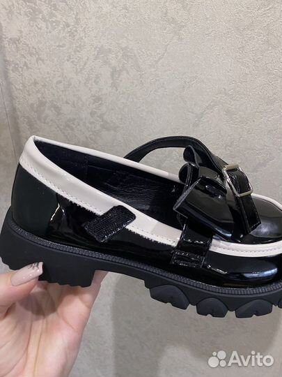 Туфли для девочки новые
