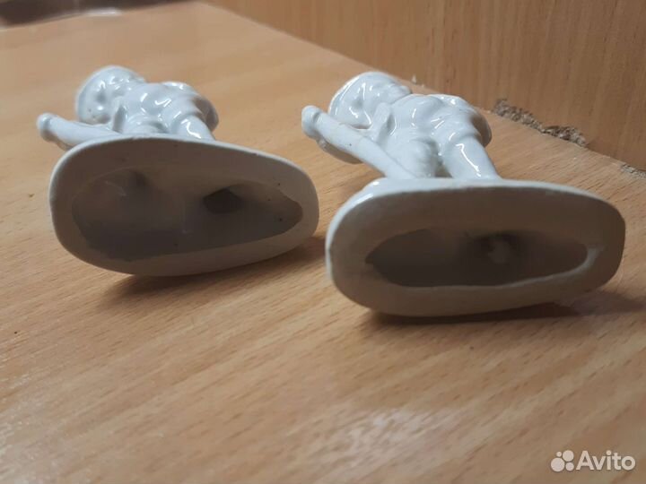 Статуэтка мальчик с посохом