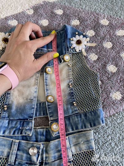 Джинсовый костюм с футболкой для девочки