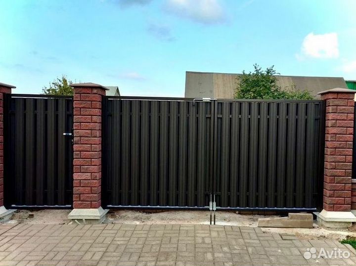 Забор из штакетника