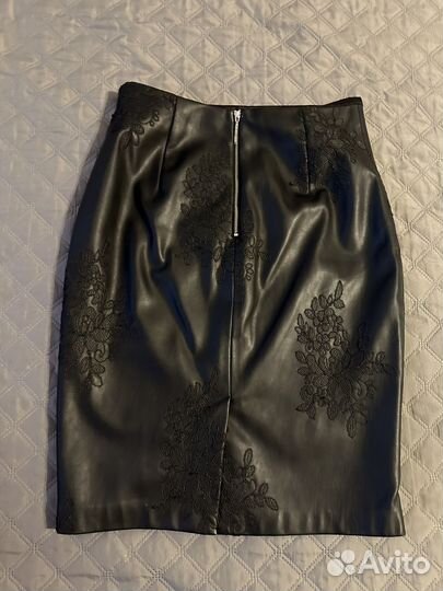 Юбка экокожа 46 love republic с вышивкой