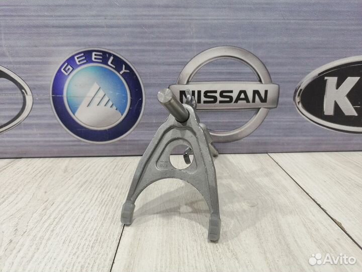 Вилка пятой передачи переключения скорости Renault