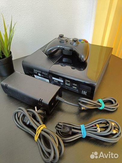 Игровая приставка Xbox 360 E 500gb