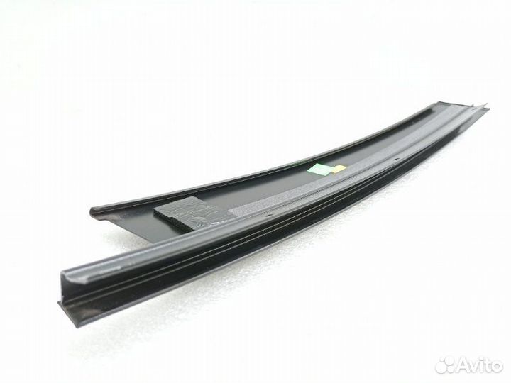 Накладка двери задняя правая Mercedes-Benz E-Class