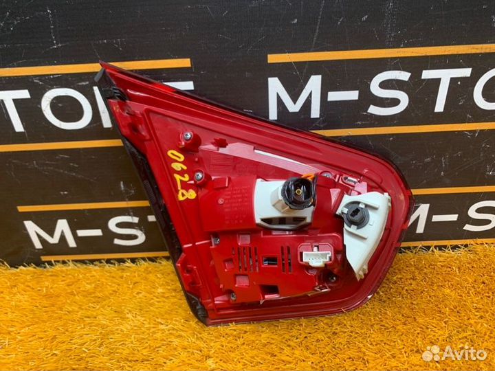 Фонарь крышки багажника правый Mercedes-Benz