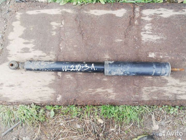 Амортизатор Мерседес W210