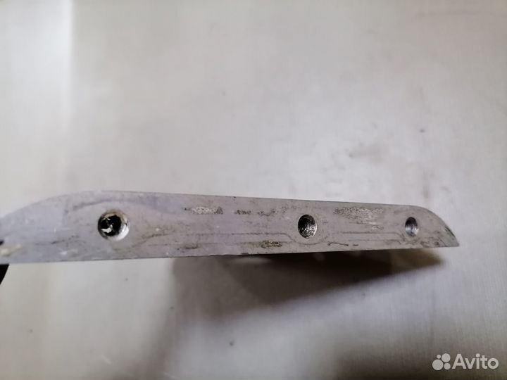 Задн. крышка коленв.Volkswagen Passat B5 ADR 1999