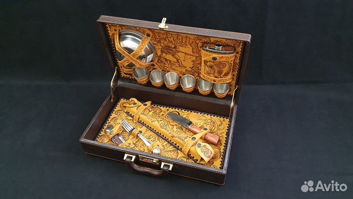 Подарочный набор для пикника в кейсе #2