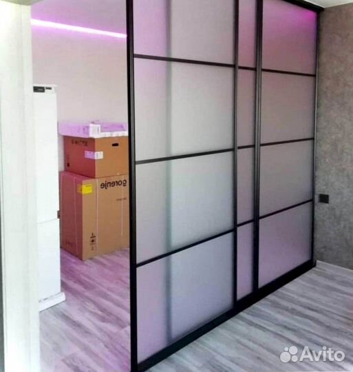 Раздвижная перегородка с матовым стеклом