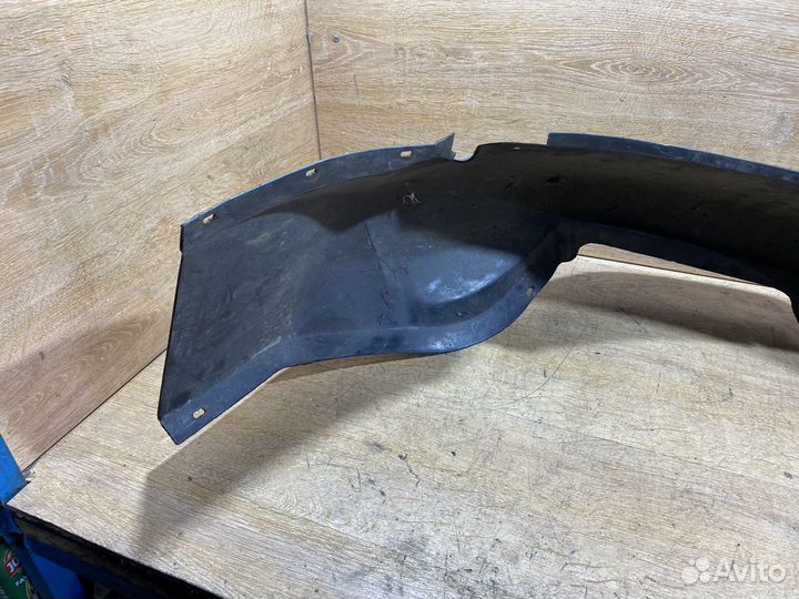 Подкрылок передний левый VW Passat B4 1704171