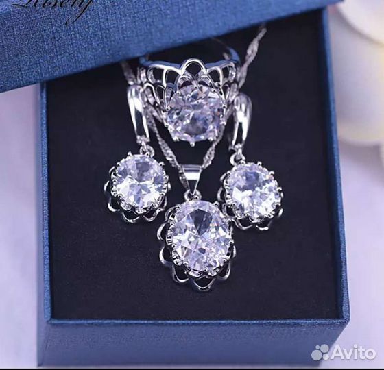 Наборы украшений. Красивые, новые, в коробочках