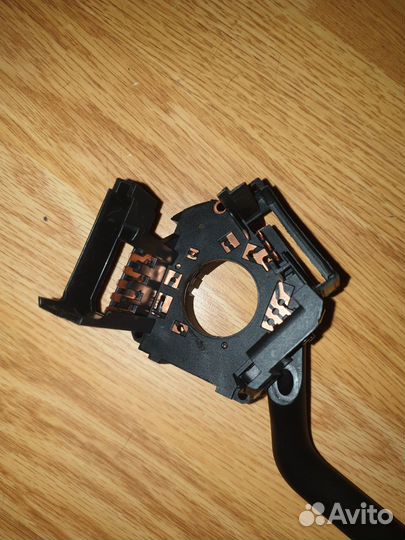 440247 переключатель подрулевой правый\ VW Golf