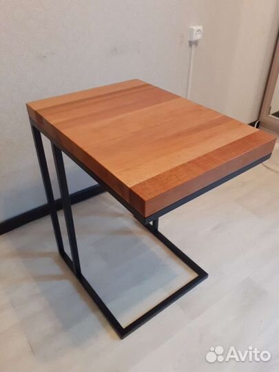 Прикроватный столик