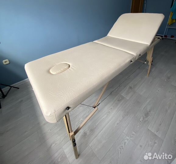 Кушетка на буковых ножах