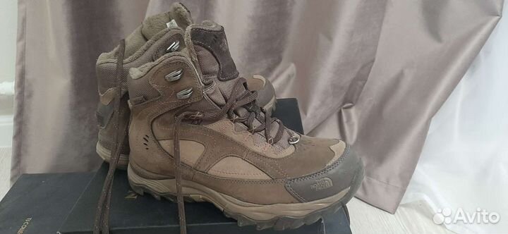 Трекинговые ботинки